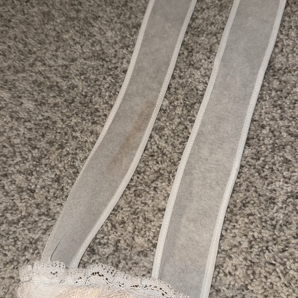 Romanza Gown in White Chantilly Lace V. Chapman - Picture 5 of 11